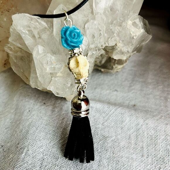 Rhinestone Scull Day Of the Dead Halloween Tassel Necklace - Picture 6 of 6